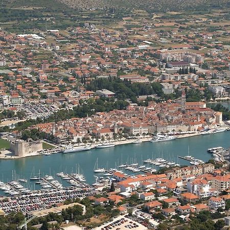 Fresh Apartments Dar Orlic Trogir Exterior photo